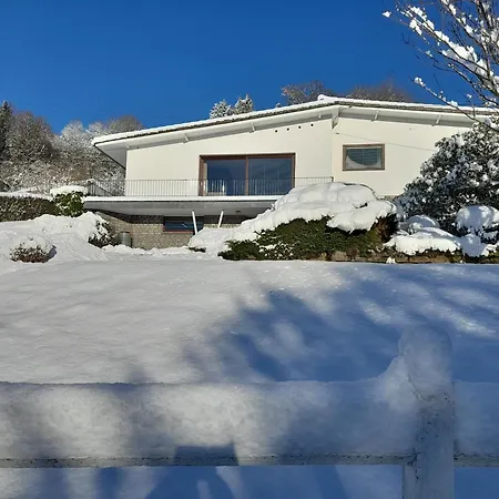 Des Collines 펜션 말메디